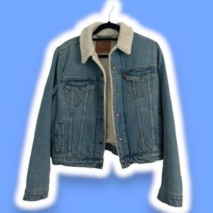 🩵LEVI’S ORIGINAL SHERPA TRUCKER JACKET🩵